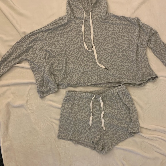 Gray Cheetah Olivaceous Matching Lounge Set - Picture 2 of 5